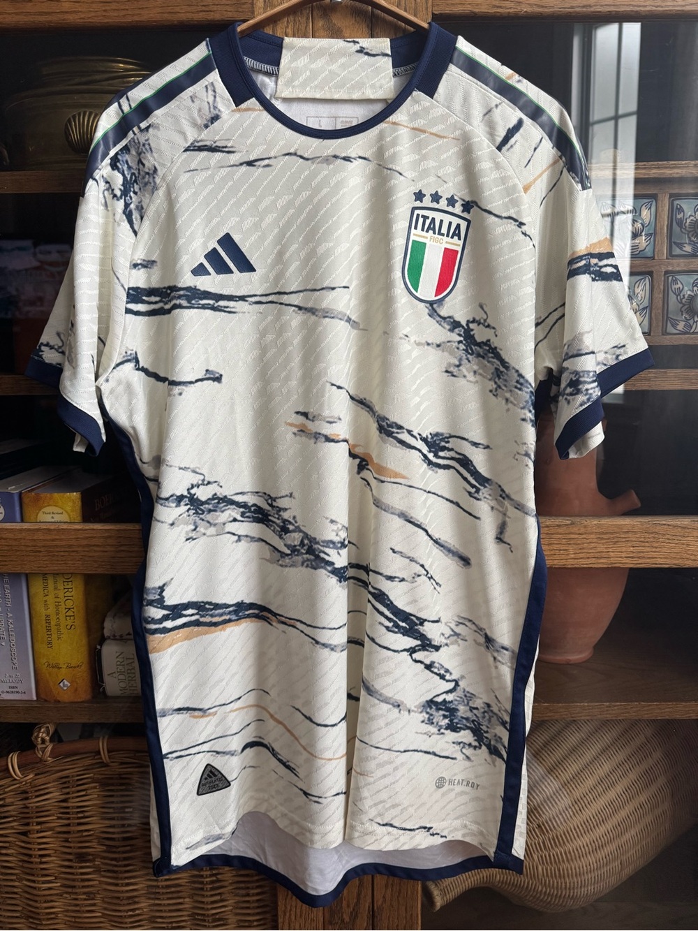 Italina White Marble-Print Men's Football Jersey with Navy Trim